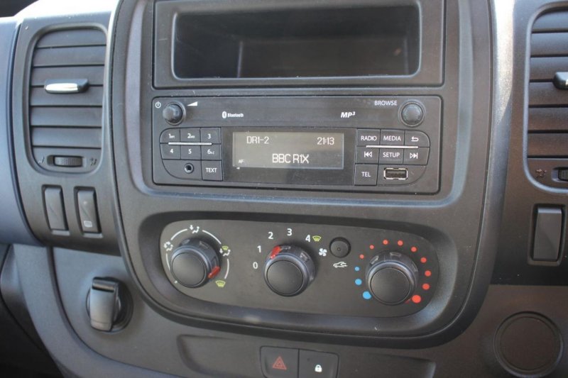 VAUXHALL VIVARO