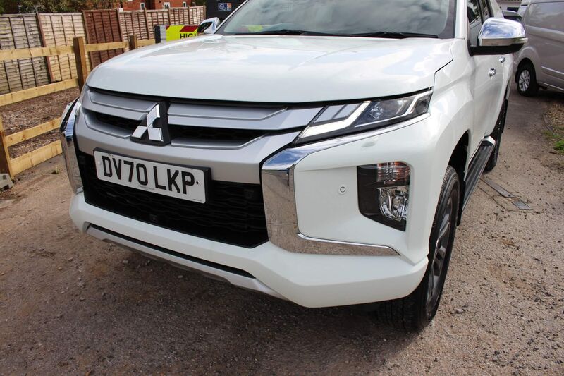 MITSUBISHI L200