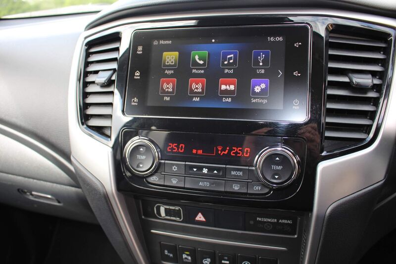 MITSUBISHI L200