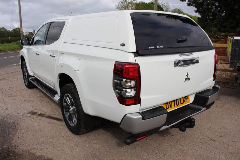 MITSUBISHI L200