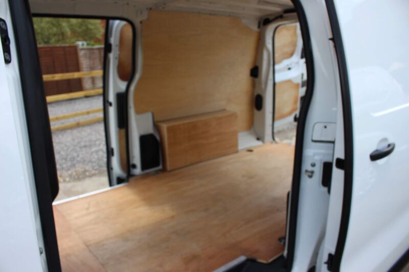 VAUXHALL VIVARO