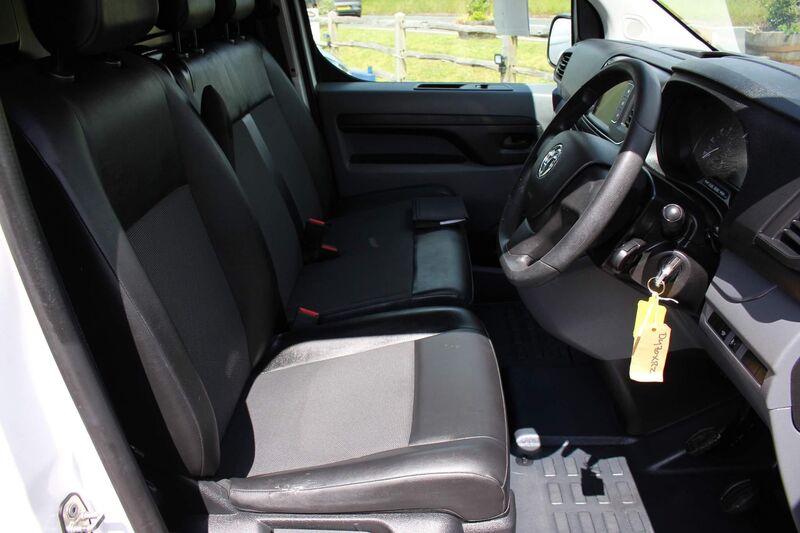 VAUXHALL VIVARO