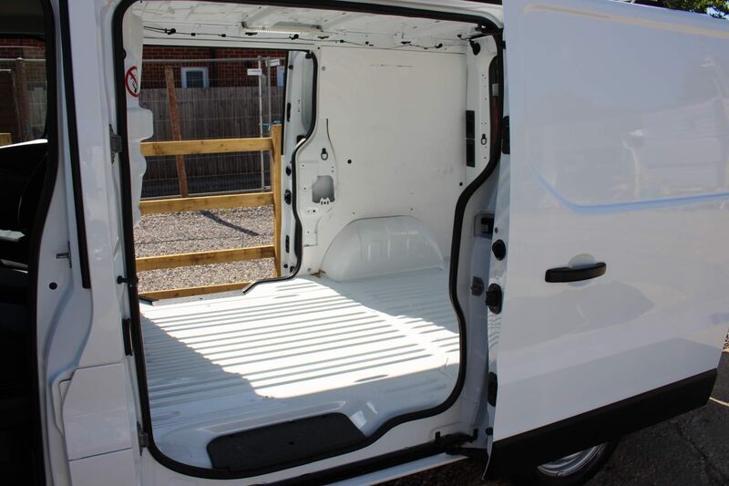 VAUXHALL VIVARO