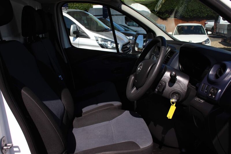 VAUXHALL VIVARO