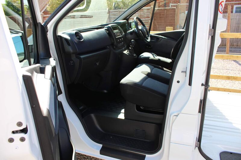 VAUXHALL VIVARO