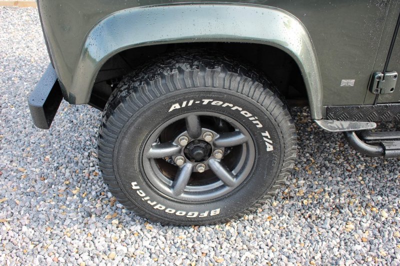 LAND ROVER DEFENDER 110
