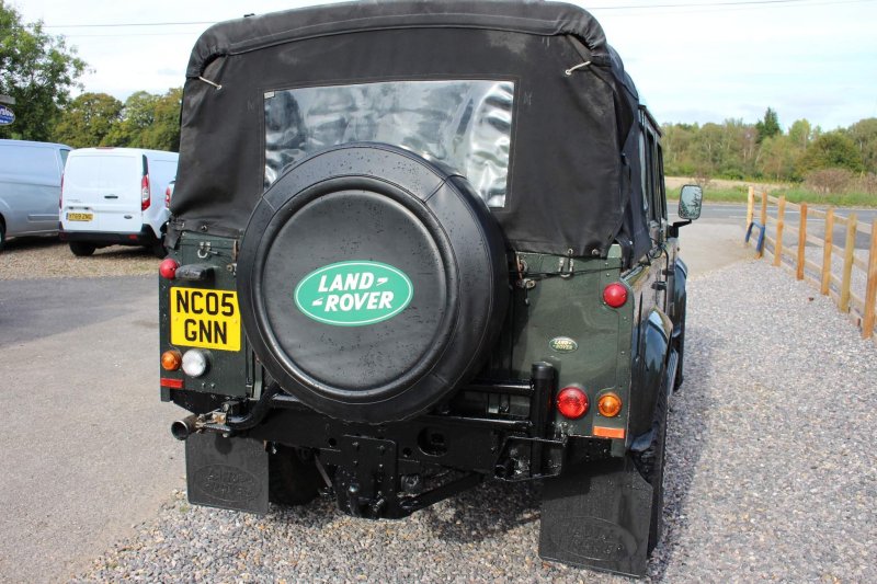 LAND ROVER DEFENDER 110