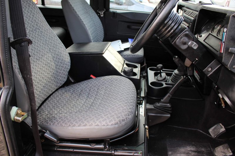 LAND ROVER DEFENDER 110