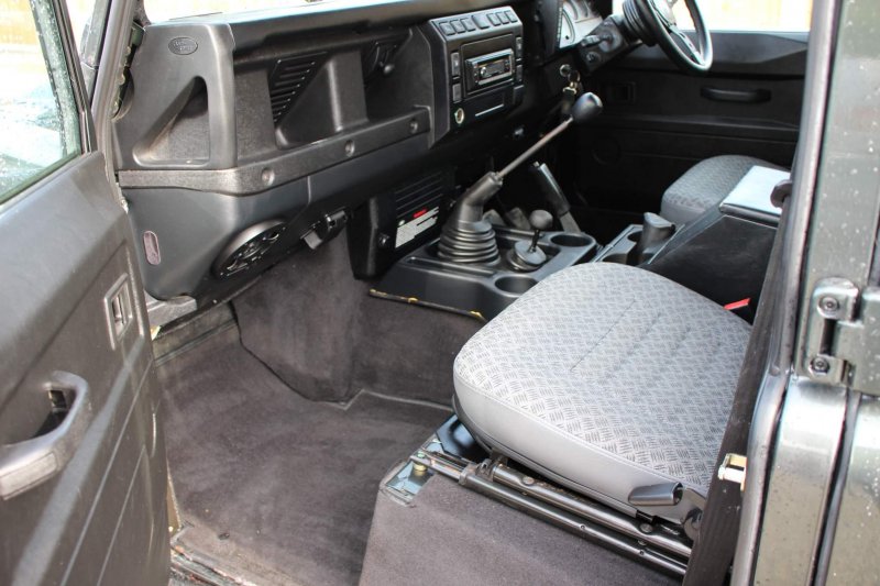 LAND ROVER DEFENDER 110