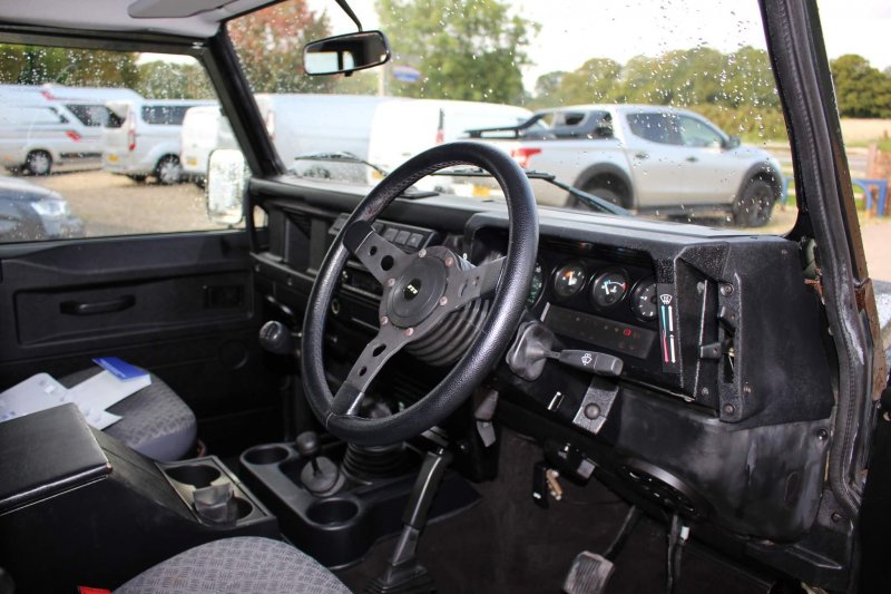 LAND ROVER DEFENDER 110