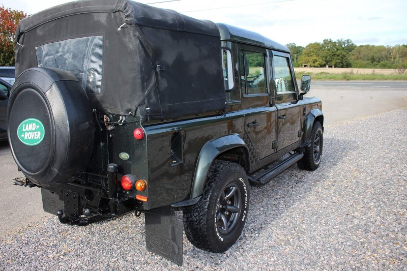 LAND ROVER DEFENDER 110