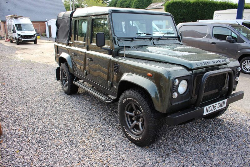 LAND ROVER DEFENDER 110