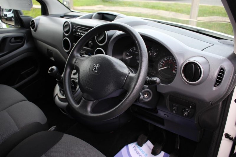 PEUGEOT PARTNER