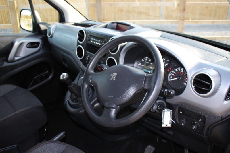 PEUGEOT PARTNER