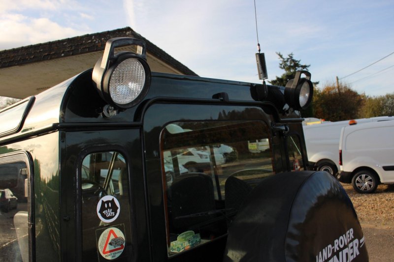 LAND ROVER DEFENDER 90