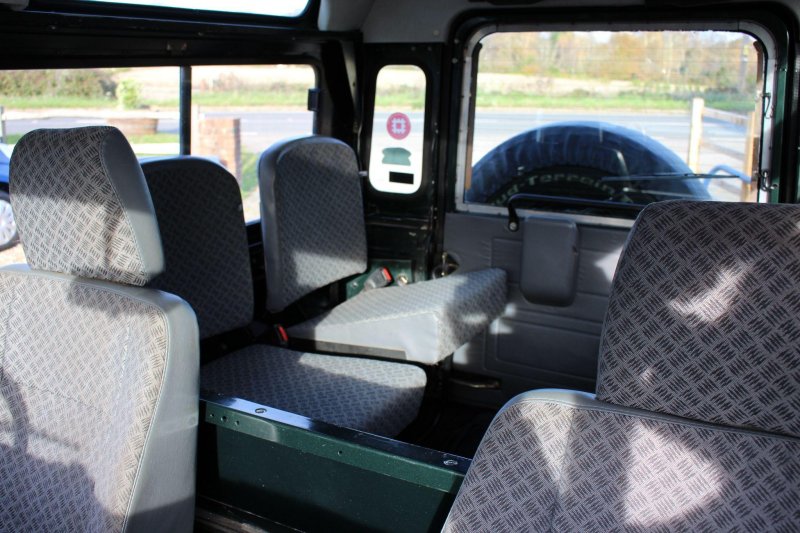 LAND ROVER DEFENDER 90