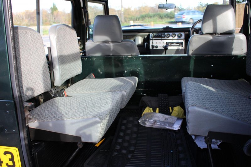 LAND ROVER DEFENDER 90