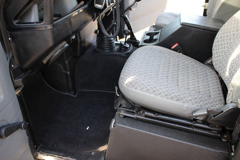 LAND ROVER DEFENDER 90