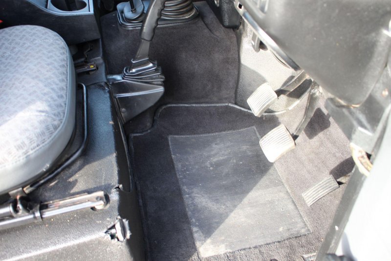 LAND ROVER DEFENDER 90