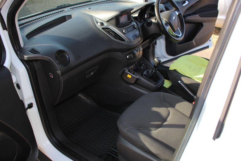 FORD TRANSIT COURIER