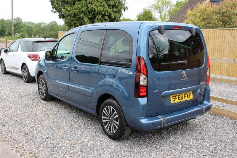 PEUGEOT 