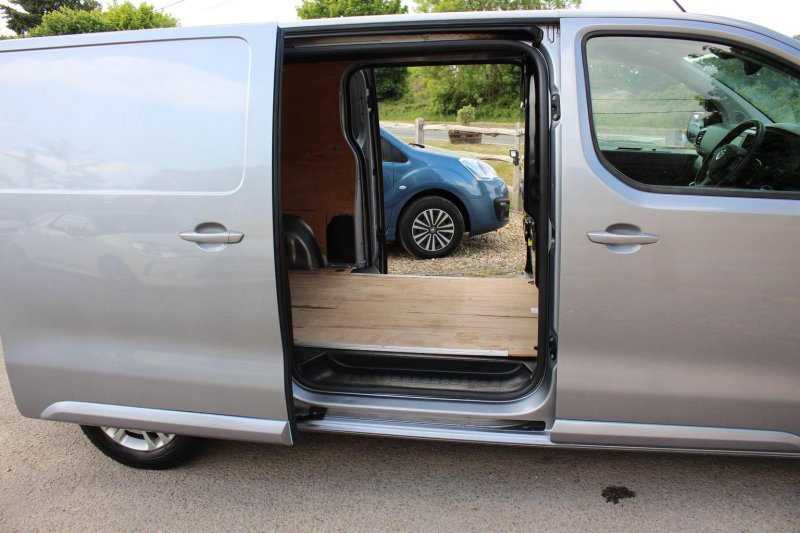 VAUXHALL VIVARO