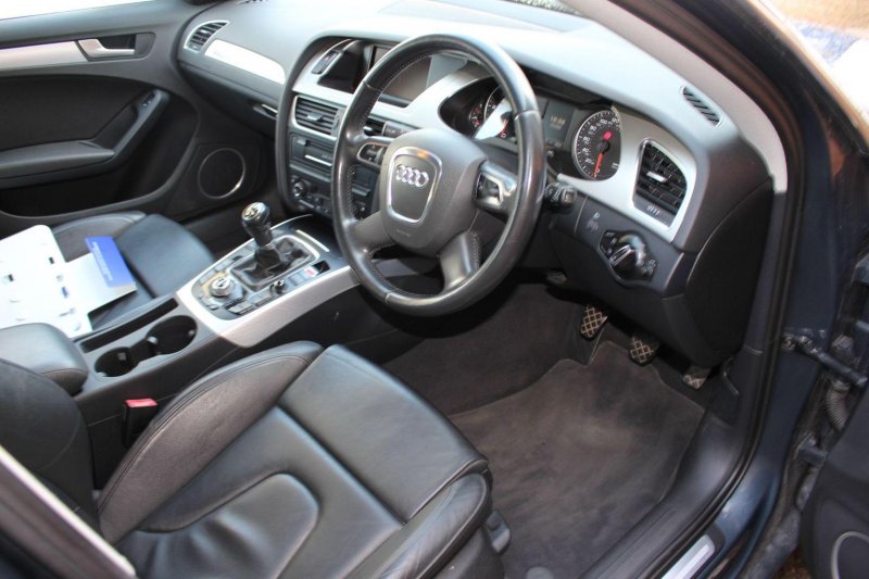 AUDI A4 AVANT