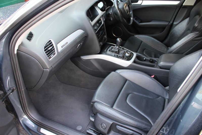 AUDI A4 AVANT