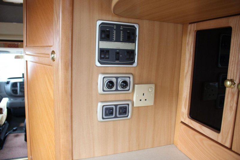 AUTO-SLEEPERS RIENZA