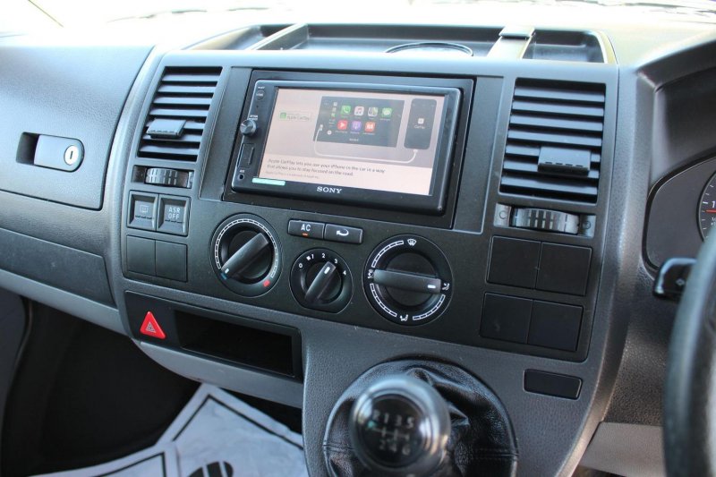VOLKSWAGEN TRANSPORTER