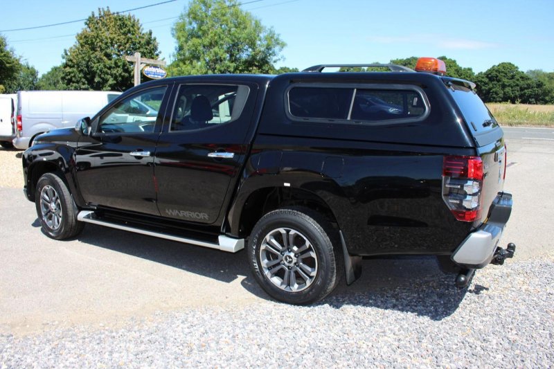 MITSUBISHI L200