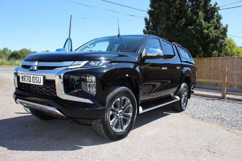 MITSUBISHI L200