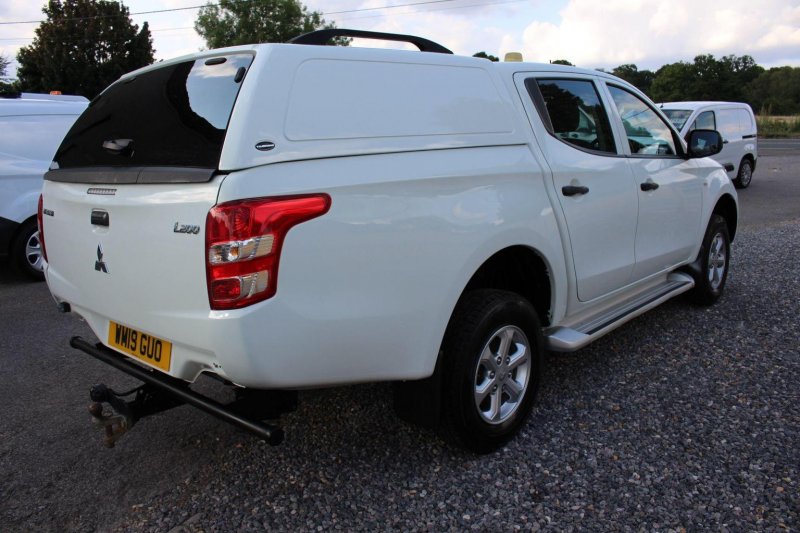 MITSUBISHI L200