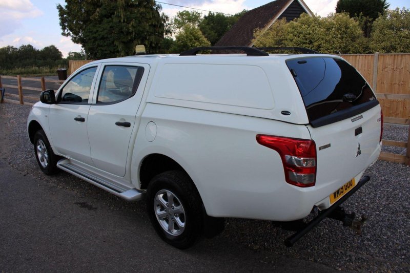 MITSUBISHI L200